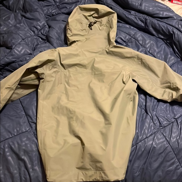 Arc'teryx Green Performance Jacket with Hood - Picture 3 of 4